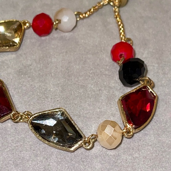 Vintage Gold Tone Bracelet with Black/Red Faux Gems. - Picture 4 of 6